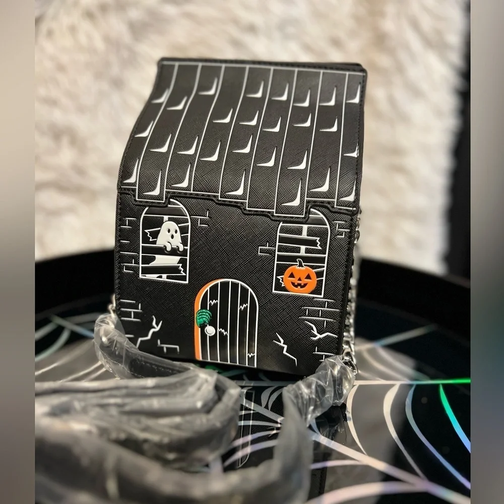 🎃🖤👻BNWOT-MAD ENGINE VIRAL HALLOWEEN SUPER CUTE HAUNTED HOUSE CROSSBODY 🎃🖤👻